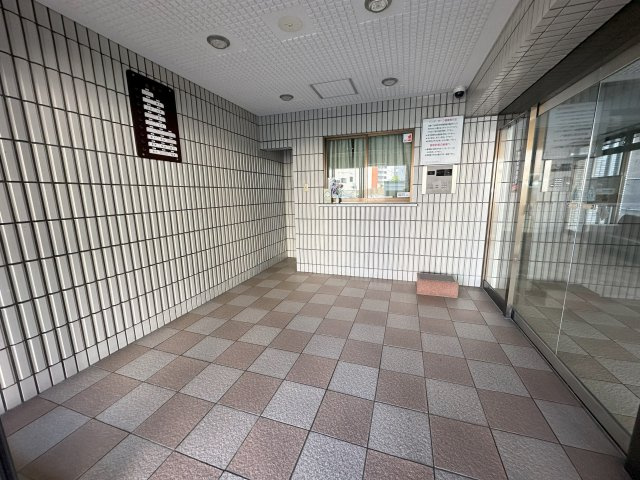 ライオンズマンション六ッ門西のエントランス
