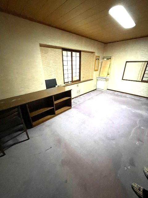 屋島東町　戸建の洋室