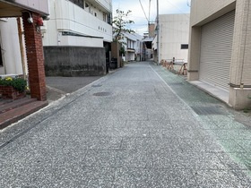 西条市大町1690-8、1690-18の前面道路含む現地写真