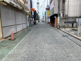 西条市大町1690-8、1690-18の前面道路含む現地写真