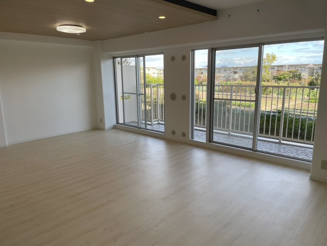 ネオコーポ明舞壱番館の居間・リビング