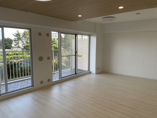 ネオコーポ明舞壱番館の居間・リビング