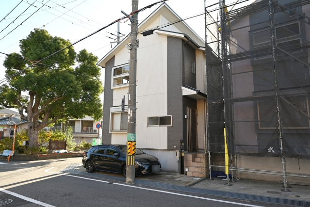 伊丹市鈴原町4丁目中古戸建の外観|第一種低層住居専用地域の閑静な住宅地の物件です。リフォーム渡しになります。