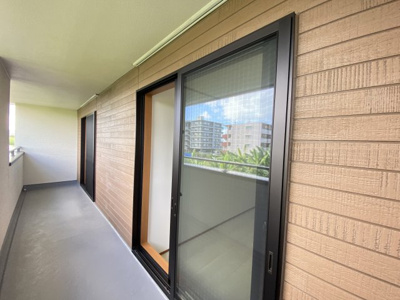 【バルコニー】 | うるま市前原（全4棟）2・3号棟 | 2号棟　2部屋続のインナーバルコニー♪