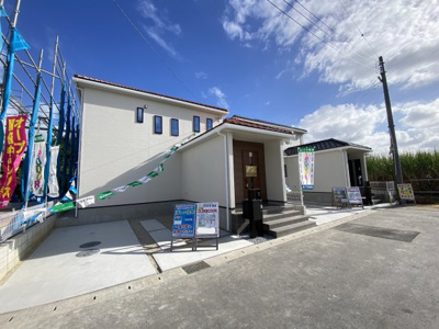 【外観】 | うるま市前原（全4棟）2・3号棟 | 2号棟　並列駐車2台可♪