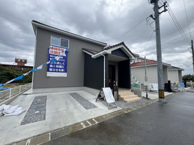 【外観】 | うるま市前原（全4棟）2・3号棟 | 3号棟　並列駐車2台完備♪