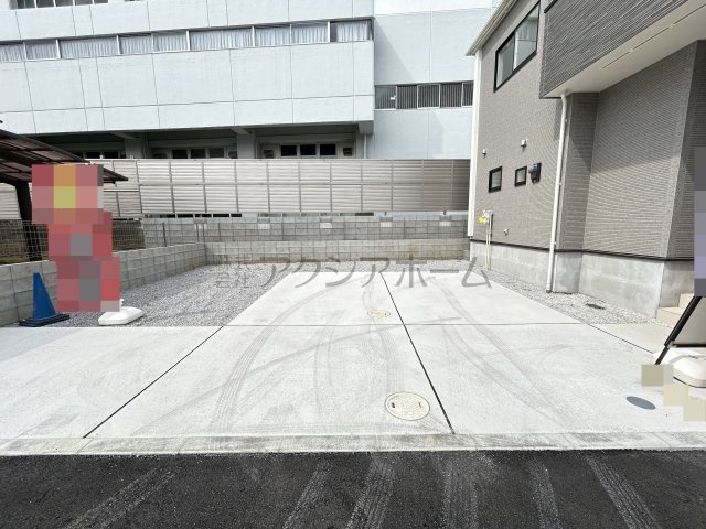 飯能市中山・全3棟　新築一戸建　2号棟　の駐車場|駐車並列2台分(車種による)