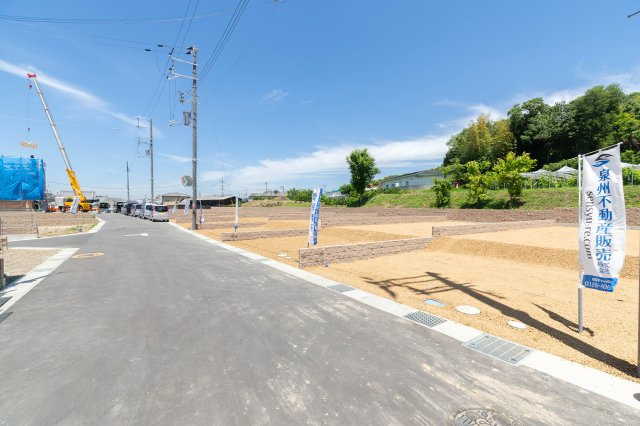 熊取町野田１丁目　建築条件無し売り土地　G号地の前面道路含む現地写真