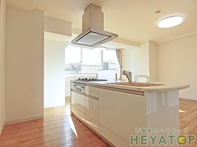 【キッチン】 | フローレスタナベ | ３口ガスシステムキッチン