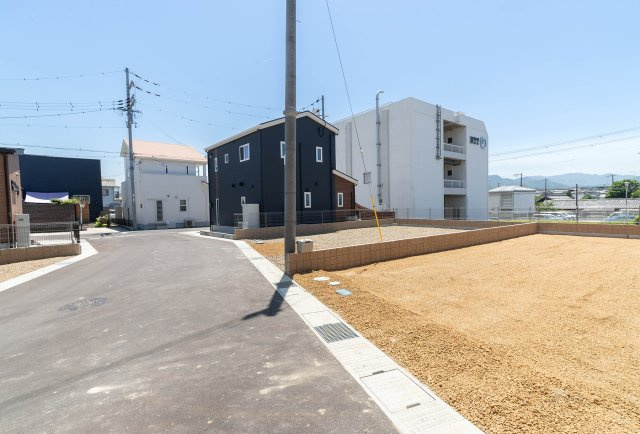 熊取町野田１丁目　建築条件無し売り土地　I号地の前面道路含む現地写真