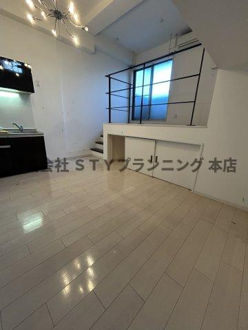 仲介手数料０円！Ｓｏｌｉｄ名駅南の居間・リビング