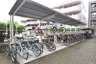【駐車場】 | 自転車置き場。マンションの共用部にあたります。空きの有無や駐輪料金、各戸の台数制限などについては、改めてお問い合わせください。～即日のご見学可能～　お問合せはお気軽にどうぞ。