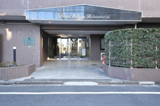 【エントランス】 | オートロックを備えた、マンションのエントランス。やはりセキュリティの観点は欠かすことができません。皆様を“安全”に送り出し、出迎えてくれます。～即日のご見学可能～　お問合せはお気軽にどうぞ。