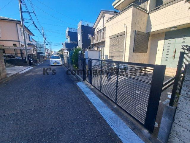 茅ヶ崎市矢畑　中古戸建の前面道路含む現地写真
