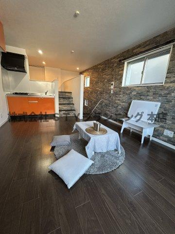 仲介手数料０円！Ambraの居間・リビング