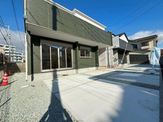 二見町東二見　新築一戸建ての前面道路含む現地写真