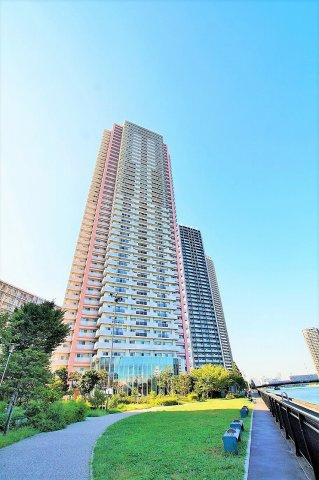 キャナルファーストタワーの外観