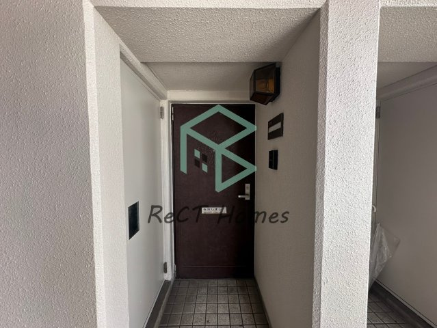 シャトー三和Ⅲ号館の玄関