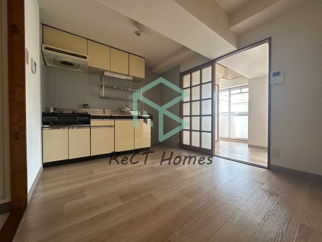 シャトー三和Ⅲ号館の居間・リビング