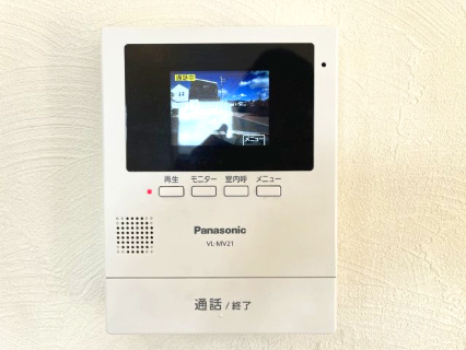 高石市千代田2丁目　中古戸建の防犯設備|来客者を確認出来るＴＶモニターつき！
普段の生活時やお子様が一人でお留守番する際にも安心ですね！