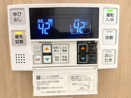 高石市千代田2丁目　中古戸建の浴室|冷え込む冬は特に嬉しい追い焚き機能完備！いつでも温かいお湯に浸かって一日の疲れを癒すことが出来ます♪