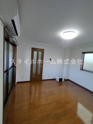 【居間・リビング】 | サニーコートOKADA | 別部屋写真です。