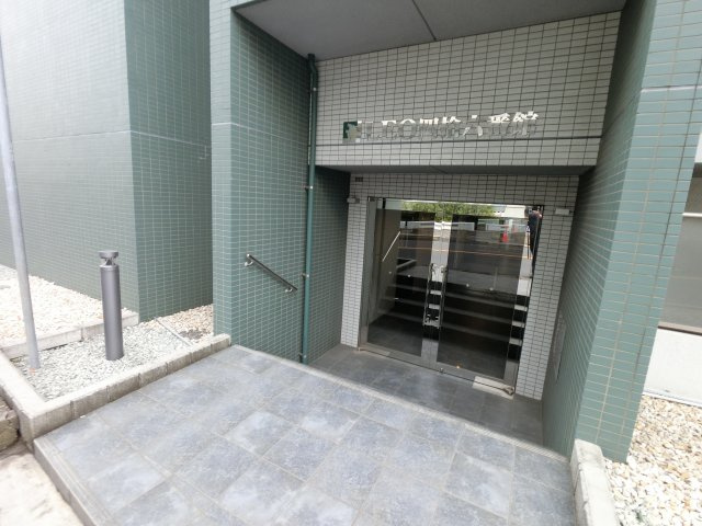 レオ四拾六番館のエントランス