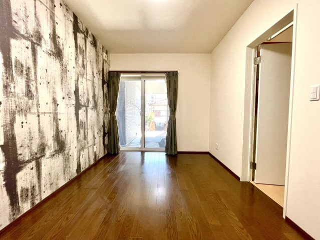 日進市藤枝町片平戸建の洋室|1階：約6.9帖