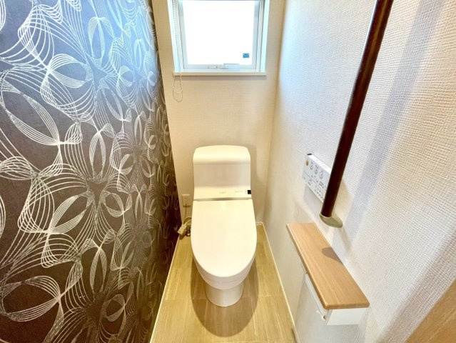 日進市藤枝町片平戸建のトイレ|2階トイレ