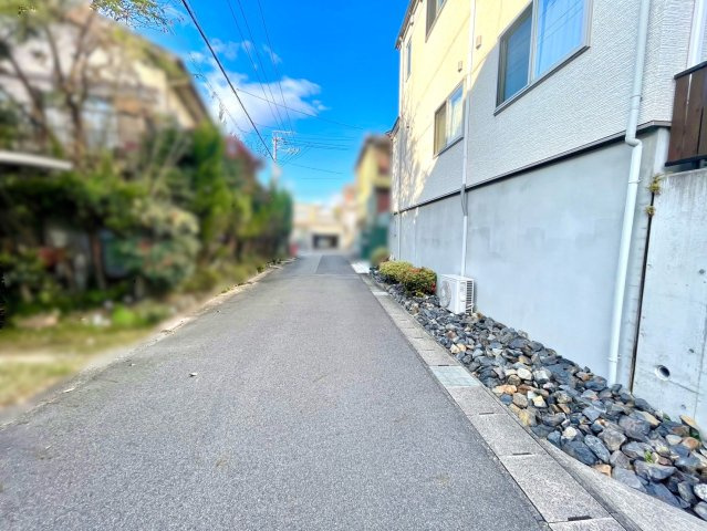日進市藤枝町片平戸建の前面道路含む現地写真