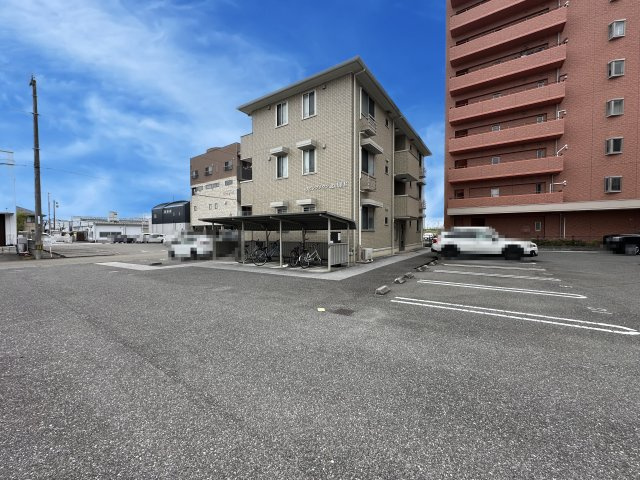 リビングタウン北川添 B棟の外観