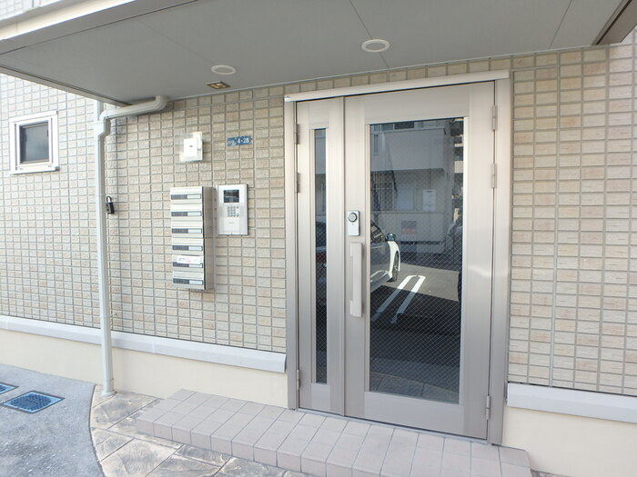 リビングタウン北川添 B棟のエントランス|オートロック