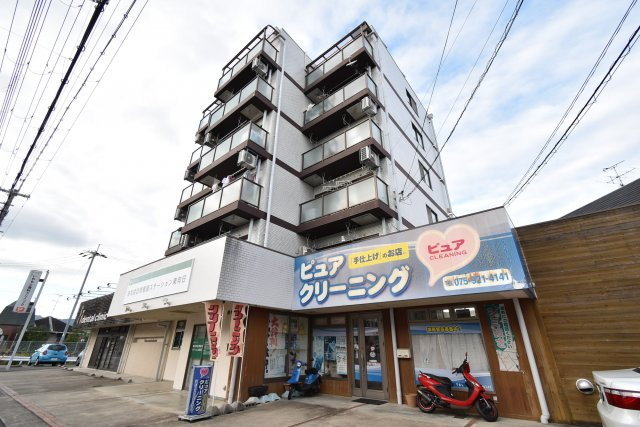 シャルレ1番館の外観|鉄筋コンクリート造　エレベーター付き