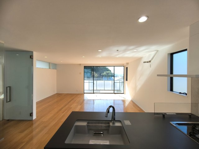 オーシャンビュー！材木座の高台にあるリフォーム済み海近住宅のキッチン