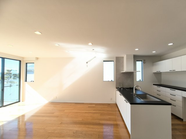 オーシャンビュー！材木座の高台にあるリフォーム済み海近住宅のキッチン