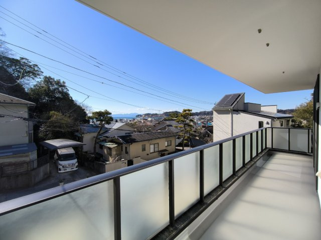 オーシャンビュー！材木座の高台にあるリフォーム済み海近住宅のバルコニー