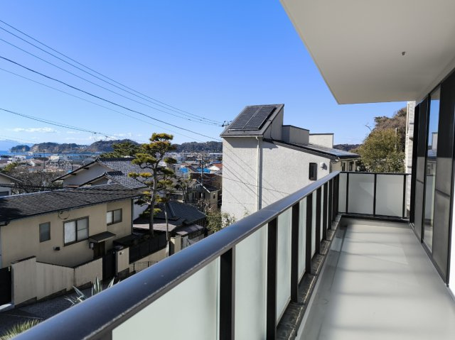 オーシャンビュー！材木座の高台にあるリフォーム済み海近住宅のバルコニー