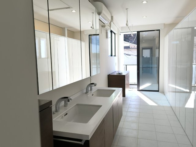 オーシャンビュー！材木座の高台にあるリフォーム済み海近住宅の洗面所