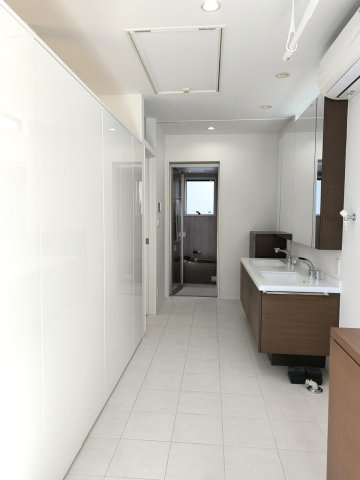 オーシャンビュー！材木座の高台にあるリフォーム済み海近住宅の洗面所