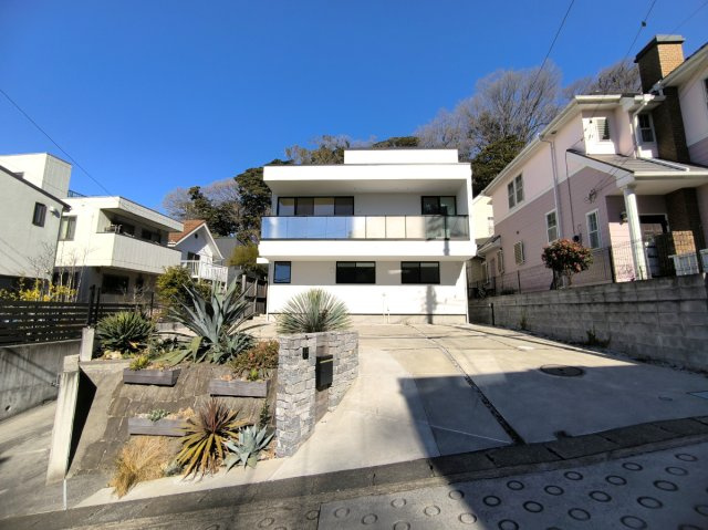 オーシャンビュー！材木座の高台にあるリフォーム済み海近住宅の外観