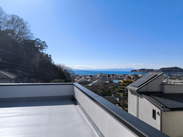 オーシャンビュー！材木座の高台にあるリフォーム済み海近住宅のバルコニー