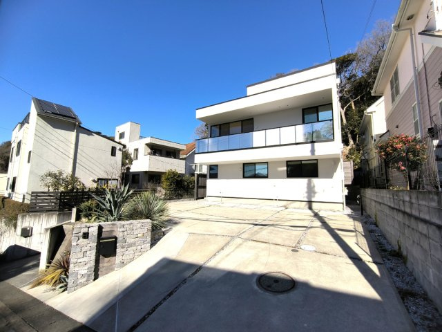 オーシャンビュー！材木座の高台にあるリフォーム済み海近住宅の外観