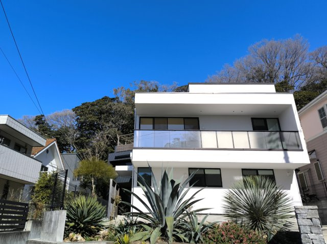オーシャンビュー！材木座の高台にあるリフォーム済み海近住宅の外観