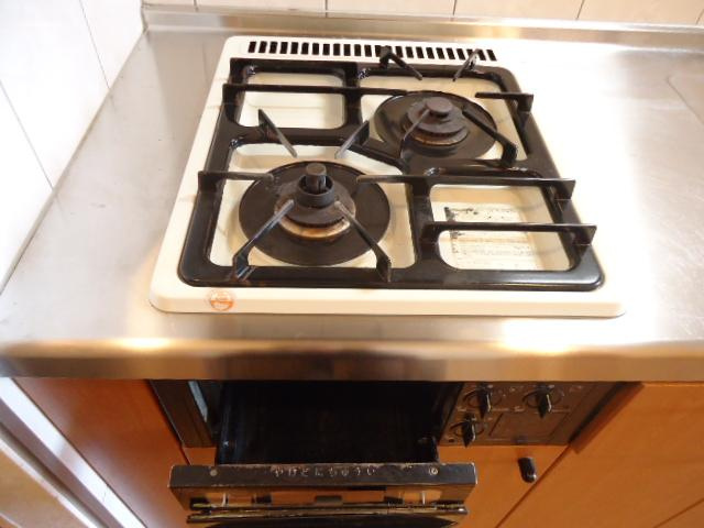 パームヒルズのキッチン|グリル付コンロ