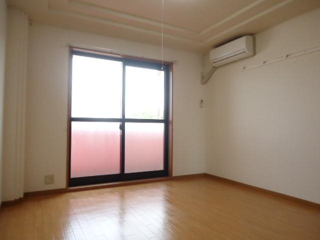 パームヒルズの居間・リビング|洋室