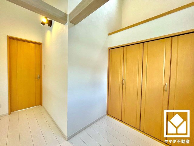 伏見区桃山紅雪町の洋室