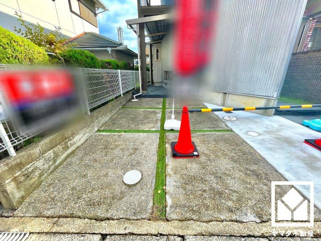 伏見区桃山紅雪町の駐車場