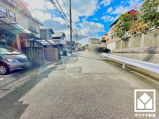 伏見区桃山紅雪町の前面道路含む現地写真