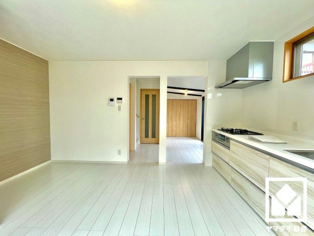 伏見区桃山紅雪町の居間・リビング