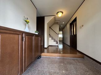 【玄関】 | 日の峰１丁目　中古戸建 | 広々とした玄関